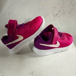 Toddler Girls Nike Sneakers - iridescent nike logo!